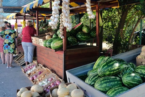 Off site, Neighbourhood, Supermarket/grocery shop, Shopping Area