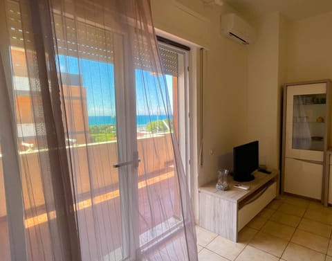 Day, Natural landscape, TV and multimedia, View (from property/room), Balcony/Terrace, air conditioner