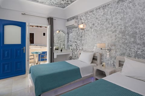 Phoenix Apartment hotel in Santorini