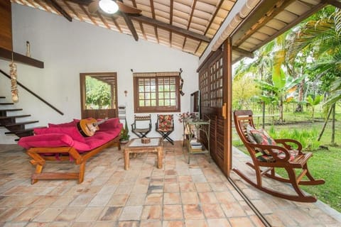 Recanto de tranquilidade próximo a Morro e Boipeba. Casa espaçosa com piscina a 5 minutos a pé da Praia. House in Ilha de Tinharé