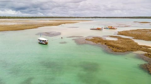 Recanto de tranquilidade próximo a Morro e Boipeba. Casa espaçosa com piscina a 5 minutos a pé da Praia. House in Ilha de Tinharé