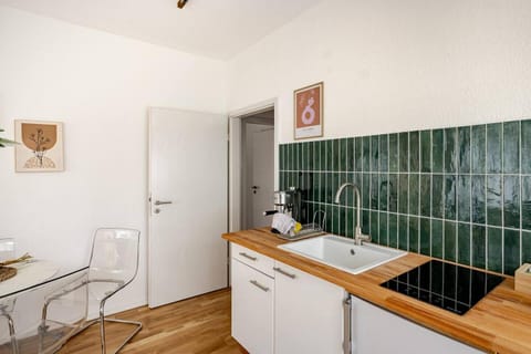 "LIVING" in Hochheim - Cosy Green, Tiefgarage Apartment in Wiesbaden