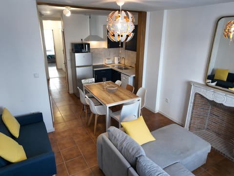 Living room, Dining area, stove