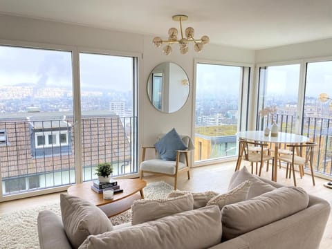 View (from property/room), Living room, Seating area, Dining area