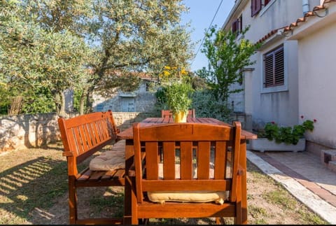 BBQ facilities, Garden, Seating area