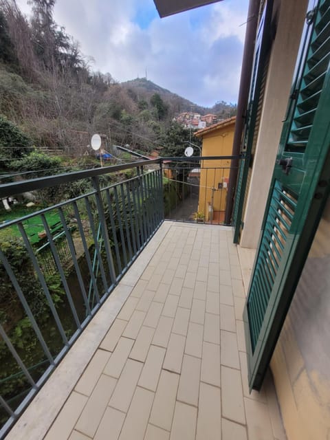 Balcony/Terrace, Mountain view