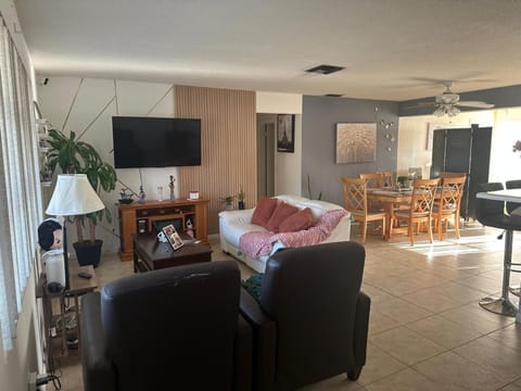 Communal lounge/ TV room, Living room, Dining area