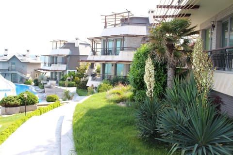 Property building, Decorative detail, Garden view