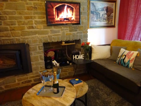 Living room, Seating area, Drinks