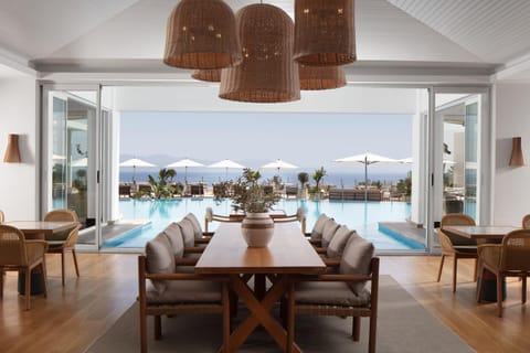 Restaurant/places to eat, Dining area, Pool view, Swimming pool