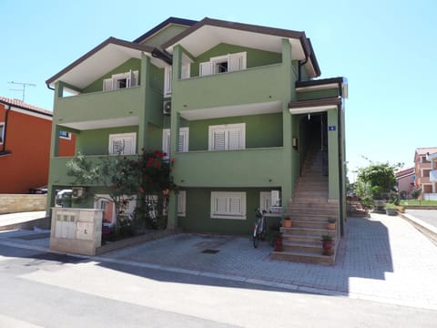 Facade/entrance, Neighbourhood, Balcony/Terrace