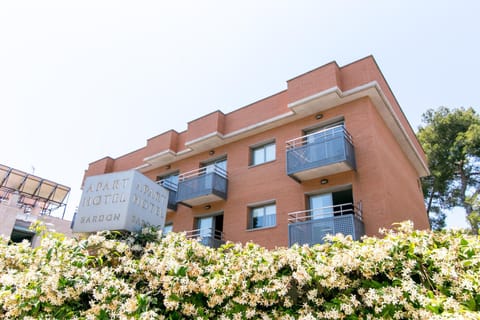 Aparthotel Bardon Apartment hotel in Castelldefels