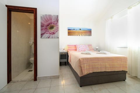 Apartments and rooms Milan 2380 Bed and Breakfast in Peroj