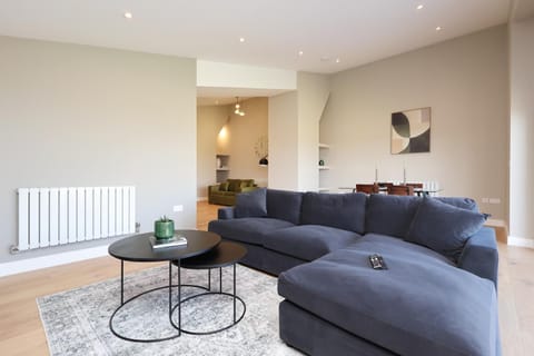 Living room, Seating area, internet