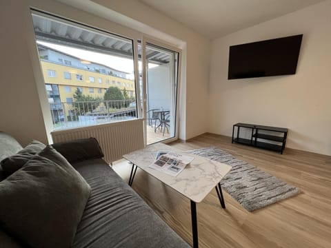 Communal lounge/ TV room, TV and multimedia, Living room, Seating area