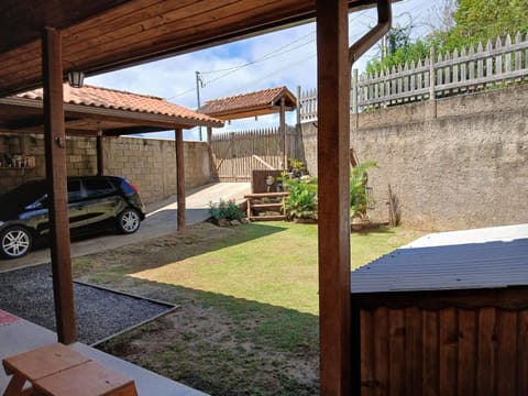 Patio, Day, Garden, Parking