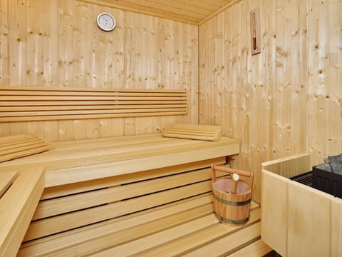 Sauna, Spa and wellness centre/facilities, Decorative detail