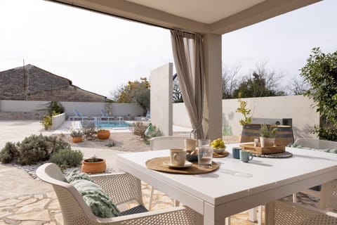 Patio, Balcony/Terrace, Food and drinks, Seating area, Dining area, Pool view, Pool view, Swimming pool, Swimming pool