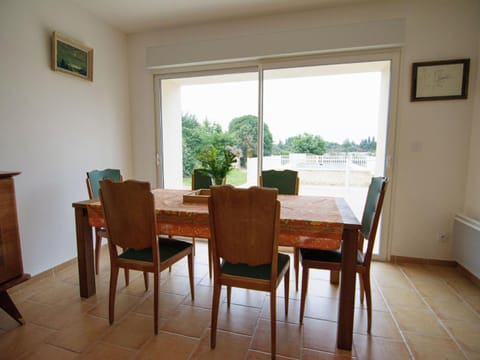 Beautiful holiday home with enclosed private swimming pool near the village of Aubais Moradia in Aubais