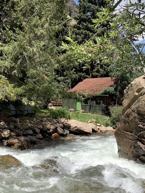 Romantic Hideaway Cottage on Clear Creek in Georgetown, Colorado House in Georgetown
