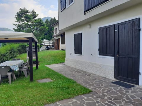 Property building, Spring, Day, Natural landscape, BBQ facilities, Garden, Garden view