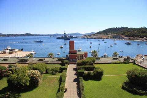 Property building, Nearby landmark, Day, Neighbourhood, Natural landscape, View (from property/room), City view, Lake view, Mountain view, River view, Sea view