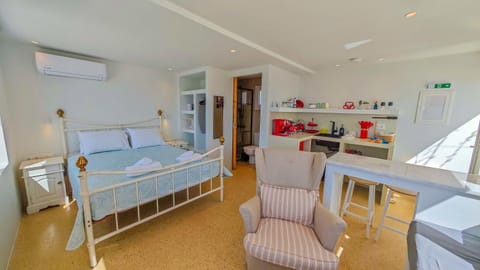 Photo of the whole room, Seating area, Bedroom