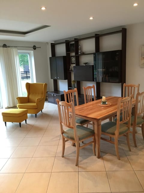 Living room, Dining area, Garden view