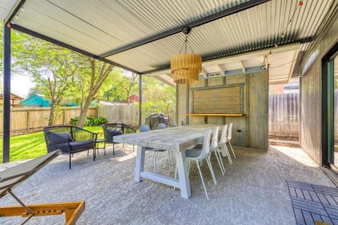 Patio, Spring, Day, Balcony/Terrace, Seating area, Dining area