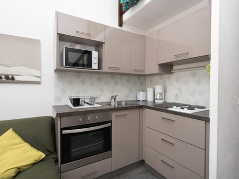 Studio 4 pers avec mezzanine et piscine au Lavandou - FR-1-803-94 Apartment in Le Lavandou