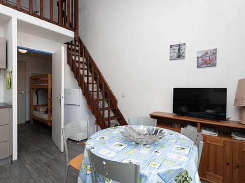 Studio 4 pers avec mezzanine et piscine au Lavandou - FR-1-803-94 Apartment in Le Lavandou