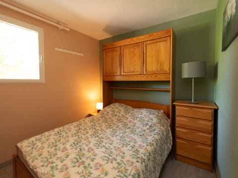 Appartement T2 avec piscine et parking, 700m plage, 4-6 pers. - FR-1-803-93 Apartment in Le Lavandou