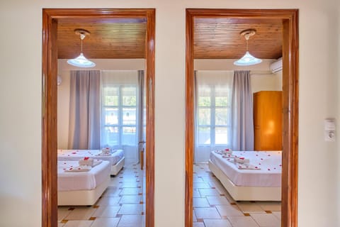 Bed, Balcony/Terrace, Photo of the whole room, Bedroom, towels, air conditioner