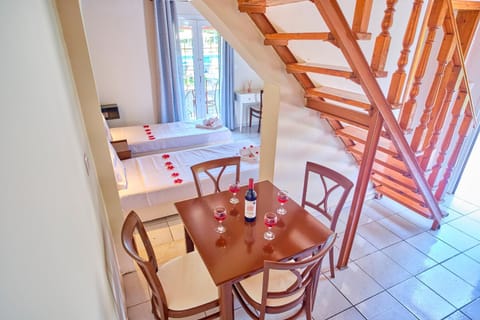 Bed, Balcony/Terrace, Dining area, towels