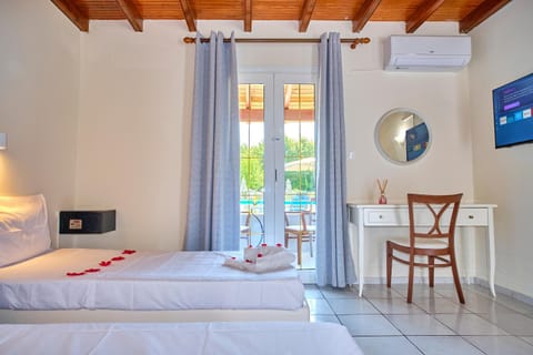 Bed, TV and multimedia, Balcony/Terrace, Garden view, Pool view, towels, air conditioner