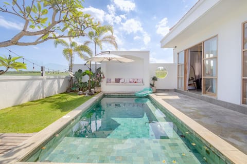 Patio, Day, Natural landscape, Garden, Garden, Garden view, Pool view, Swimming pool, Swimming pool, sunbed