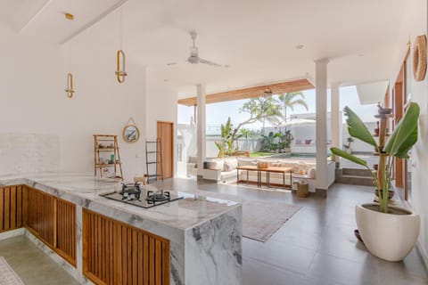 Kitchen or kitchenette, Living room, Seating area