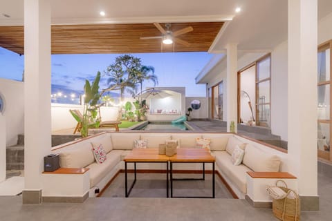 Living room, Lounge or bar, Seating area
