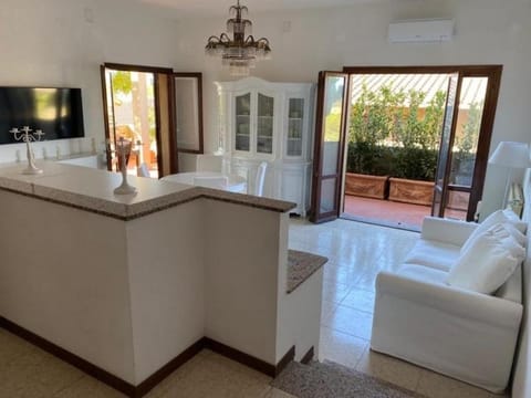 Bed, TV and multimedia, Living room, Dining area, air conditioner