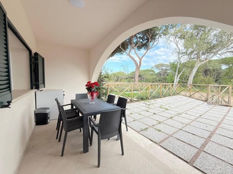 Day, Natural landscape, Garden, View (from property/room), Dining area, Garden view