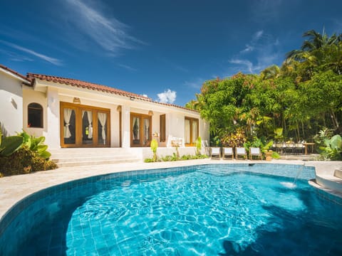 Day, Swimming pool
