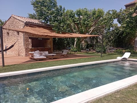 Idéal festival d Avignon magnifique Mas avec piscine et jacuzzi Villa in Pernes-les-Fontaines