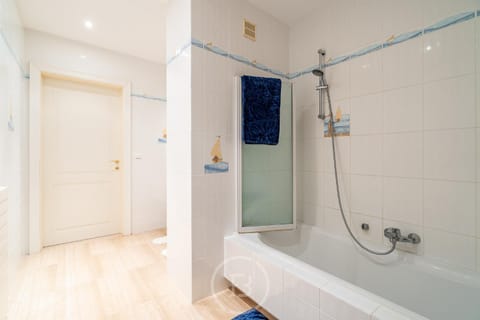 Shower, Bathroom, Bath