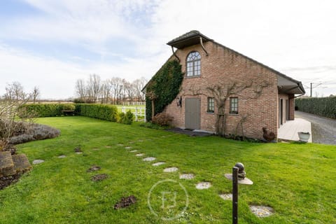 Property building, Spring, Day, Natural landscape, Garden, Garden, Garden view