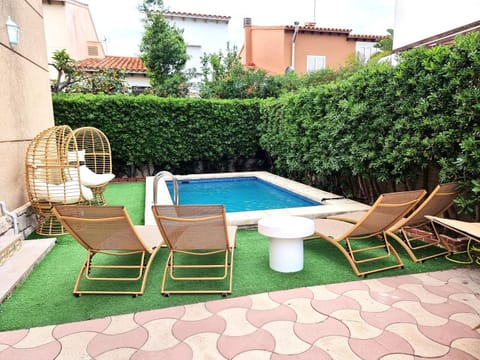 Garden, Pool view, Swimming pool, sunbed