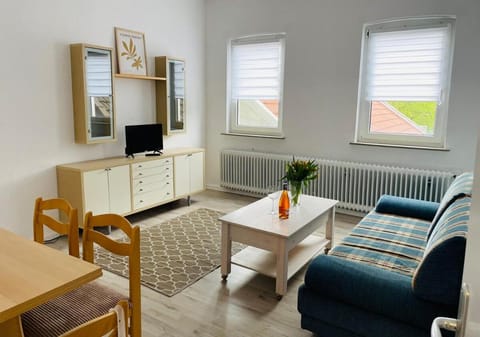 TV and multimedia, Living room, Seating area, Dining area, internet