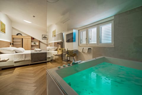 Hot Tub, Bedroom