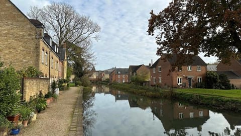 Nearby landmark, Neighbourhood