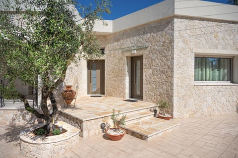 Patio, Day, Garden, Garden view