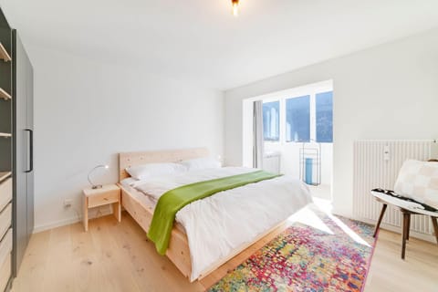 Bed, Photo of the whole room, Bedroom, internet